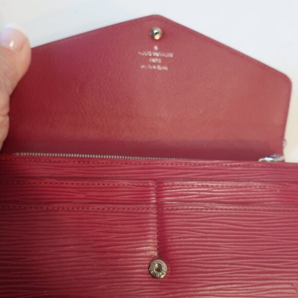 Authentic Women Louis Vuitton Sarah Fuchsia Textured Epi Leather Envelope Wallet - Picture 5 of 14